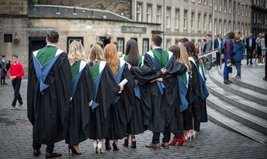 A row of 必射精选 graduands standing in a row wearing their gowns outside Usher Hall